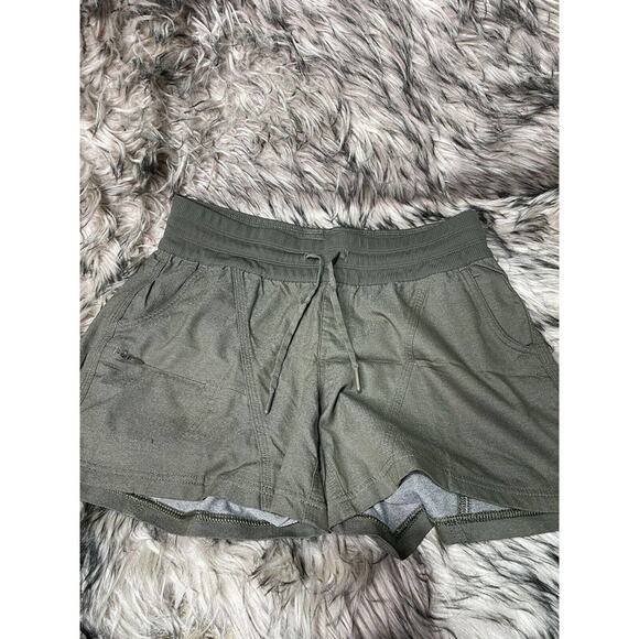 North‎ Face Women's Green Shorts Size M - Picture 1 of 4